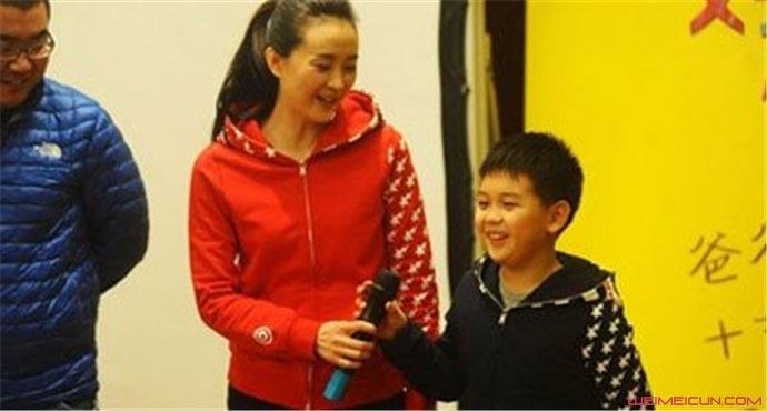 娱乐王志才前妻张露身份不简单 王志才与前妻儿子王烁和球球关系如何  3