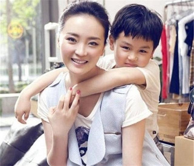 娱乐王志才前妻张露身份不简单 王志才与前妻儿子王烁和球球关系如何  6