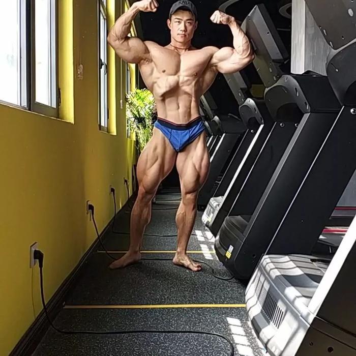 童颜巨肌！！从瘦弱小伙到IFFB第二，他绝对是中国最该被关注的肌肉男！