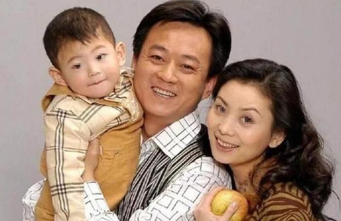 朱军性侵案有了新进展，证人阎维文首露面，能否主持正义？