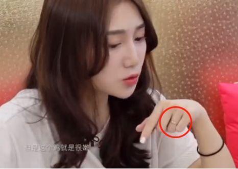若风老婆带闺蜜回家，本以为小戚已经够美，却不想被闺蜜颜值吸引