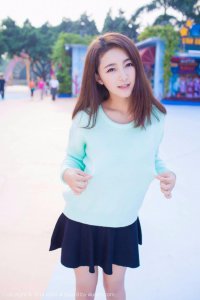 ​美女模特摄影：清纯唯美女孩夏茉GIGI初春写真，游乐园美图。