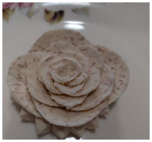 香炸香芋玫瑰花，造型美艳，酥脆鲜香，美得令人心醉