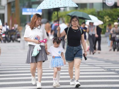 ​最高37℃！“格美牌空调外机”作业中，广州多区发布“高温黄警”