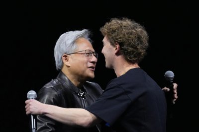​扎克伯格对话黄仁勋实录：社交媒体和XR，正在被大模型动摇