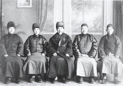​东陵大盗孙殿英后人今何在？儿子成万人崇敬的大人物，还是个高官