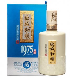 ​板城和顺无包装多少钱一瓶(板城和顺酒1975多少钱一瓶)