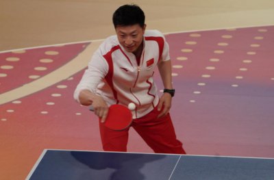 ​73岁TVB富婆崇拜马龙！为见偶像转做工作人员，现场同框国乒