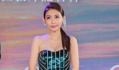 ​蝴蝶姐姐抱儿子露面，庆祝自己41岁生日，首次公开孩子正面照