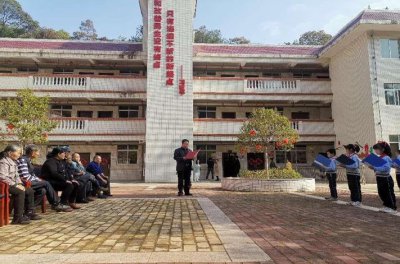 ​赣州市天骄小学：情暖敬老院，争做小雷锋