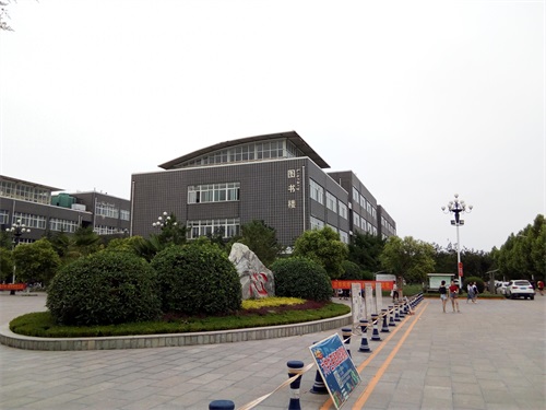 校园的青春气息 邯郸学院掠影