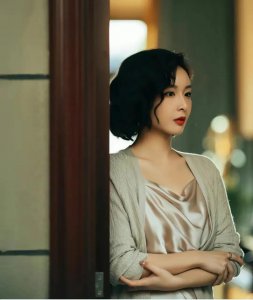 ​酥胸长腿，绝世容颜，3位中年爆火的“半老徐娘”，女人味十足！