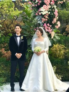 ​“双宋”婚礼高清图，乔妹的笑容好甜，幸福得像花儿一样