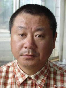​范伟凭借三个小品迅速在全国走红，其作品堪称经典，至今仍无人能超越