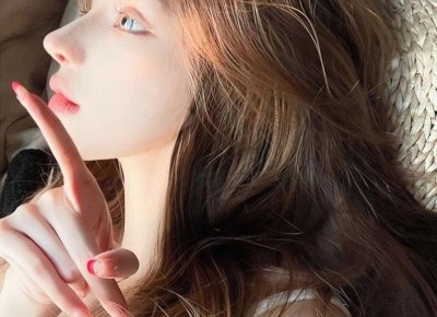 ​婚姻中女方出轨怎么处理，婚姻中女方出轨，该怎么办？
