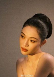​11月时尚圈：宋佳、倪妮与众星闪耀展现女性魅力