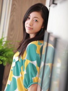 ​自带优雅气息的青山伦子，让人心醉不已