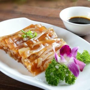 ​教你做东北猪皮冻的小技巧，晶莹透亮，扔地上都摔不碎，下酒佳肴