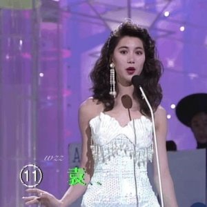 ​袁咏仪：先后受何鸿燊和罗兆辉“包养”，却仍能被张智霖宠爱一生