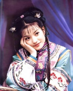 ​诸位“小燕子”扮演者中，曾美过赵薇的她现“惨目忍睹”！