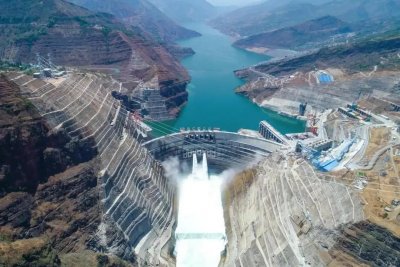 ​白鹤亮翅，鹤啸九天，白鹤滩水电站为何比三峡水电站还牛？