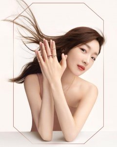 ​美出新高度！周冬雨最新写真释出