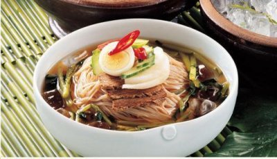 ​寓意美好的长寿面我们更加应该多多学习这美食的制作！