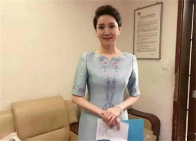 ​59岁李修平：留着长发更显年轻，热衷公益作表率