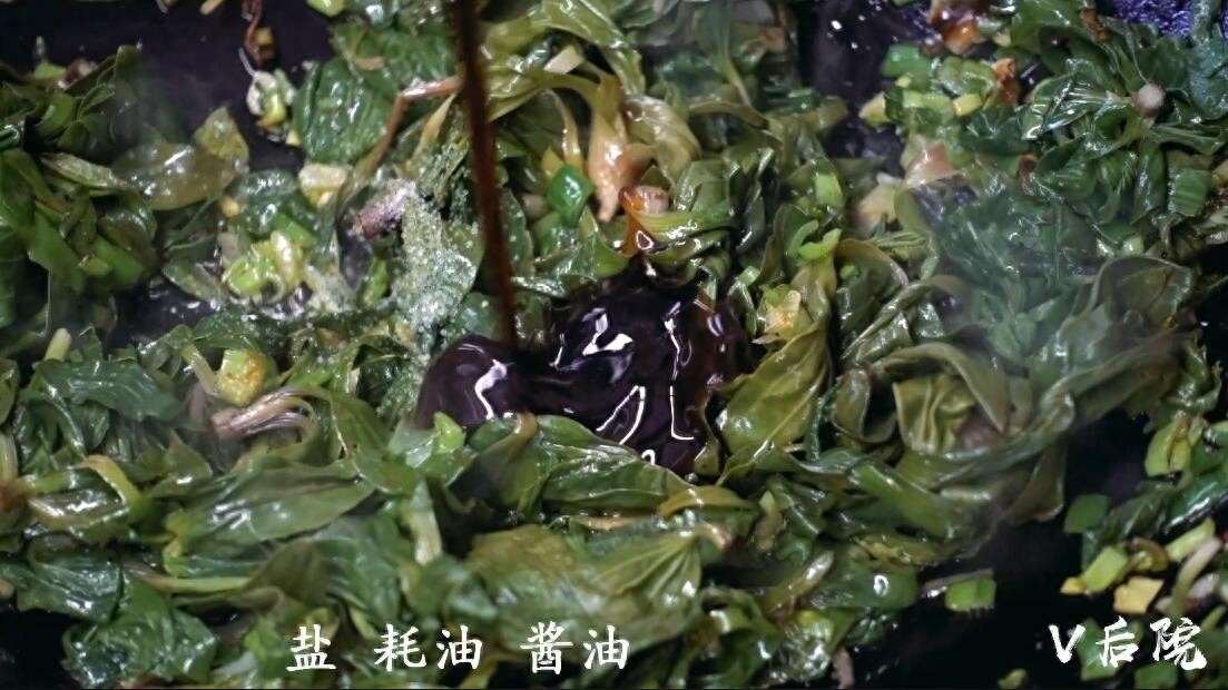 仅用了一种田边地头最不起眼的野菜，就做了两道满族特色菜