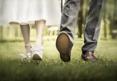 ​女生接受男生送的东西表示什么意思？