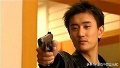 ​两次出演《倚天》，曾饰演人狠话不多的宁伟，现晋升为导演界才俊