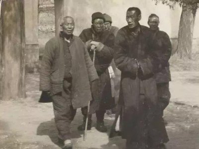 ​在明清时期，太监养老、埋葬的场所主要有中官村、刚铁庙。中官村