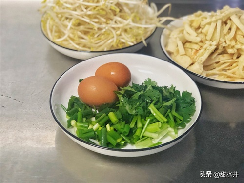 劲道可口美味无比的家常焖饼，味道堪比小吃店，新手也很容易上手