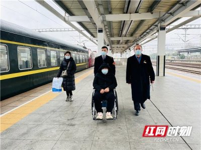 ​新春走基层丨24小时电话不离身 永州火车站服务热线有点“热”