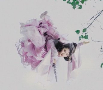 ​影版《诛仙》剧照曝光，看了李沁的古装造型，网友：拿回家当壁纸