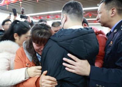 ​3岁男童随外婆赶集时被拐，长大后梦见母亲去世决定寻亲，分离32年终团圆