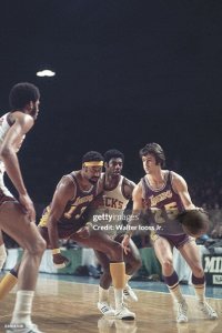 ​既然是2025年，那就说说哪些球星穿过25号，4人退役球衣