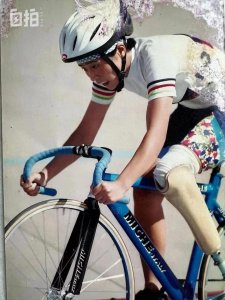 ​我，不火的世界冠军，退役后负债30万，直播卖海鲜重启人生