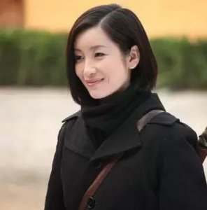 ​秦海璐深夜车库发疯？据传养小鬼？