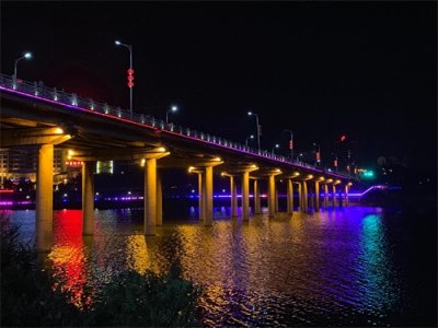 ​冯友兰先生的精神特征与哲学大家风范