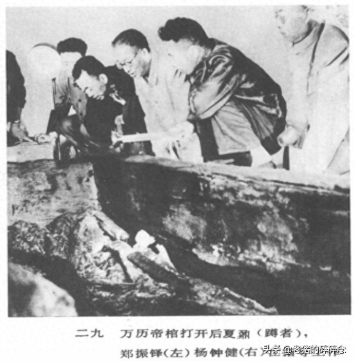 大明万历皇帝棺椁被开启现场全记录，图4是金银财宝，图8是尸体