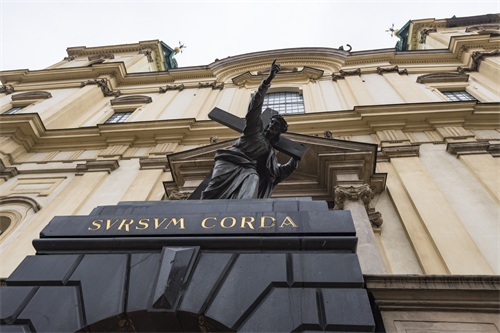 由一对男女组成名字的东欧城市,波兰首都华沙