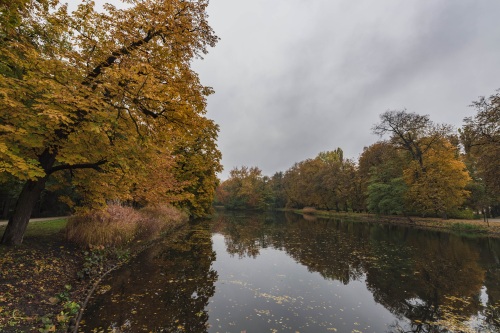 由一对男女组成名字的东欧城市,波兰首都华沙