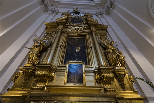 由一对男女组成名字的东欧城市,波兰首都华沙