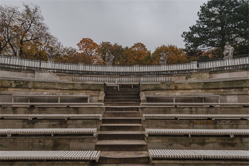 由一对男女组成名字的东欧城市,波兰首都华沙