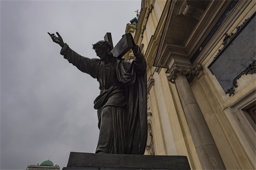 由一对男女组成名字的东欧城市,波兰首都华沙