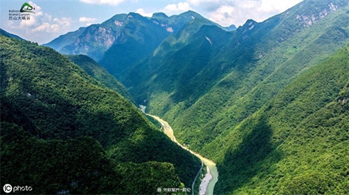 大巴山脉由米仓山、大巴山、大神农架、武当山、荆山等组成