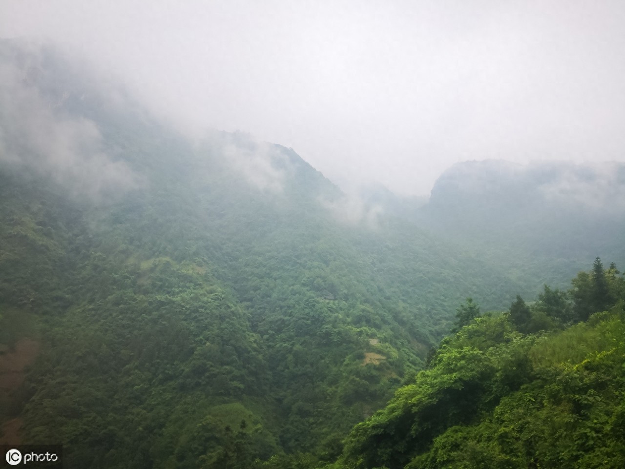 大巴山脉由米仓山、大巴山、大神农架、武当山、荆山等组成