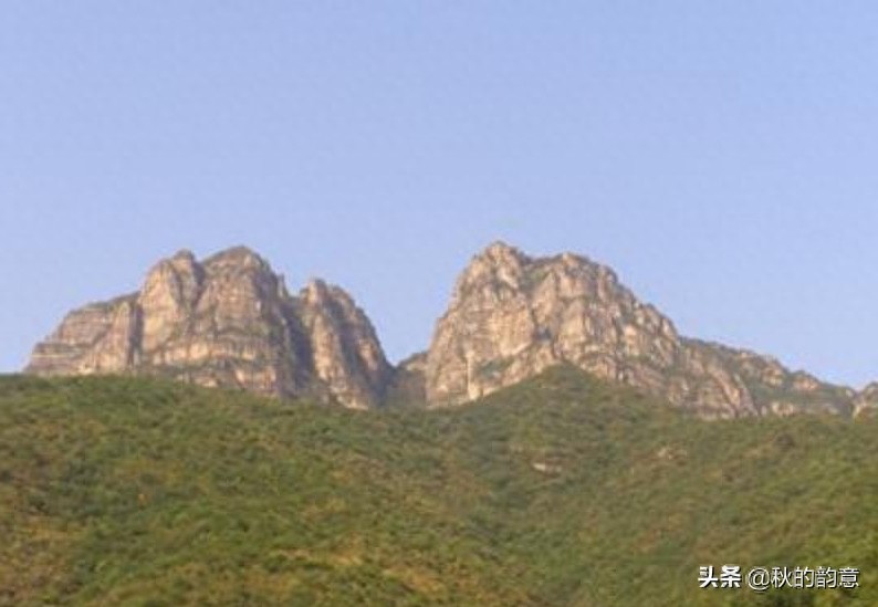 北京灵山自然风景区，海拔2303米，是北京市的第一高峰