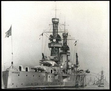 ​日军偷袭珍珠港前后的二战最强大的战列舰之一“亚利桑那号”